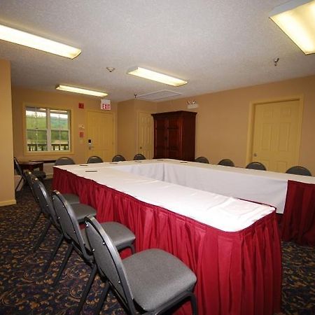 Newbury Inn Brookfield Bagian luar foto