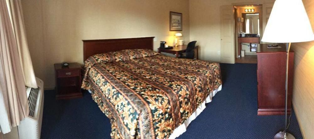 Newbury Inn Brookfield Bagian luar foto