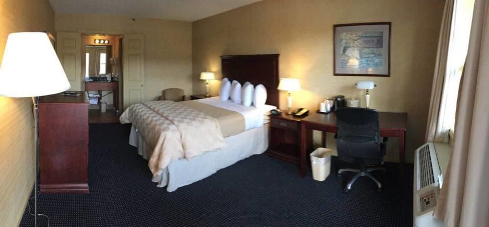 Newbury Inn Brookfield Bagian luar foto